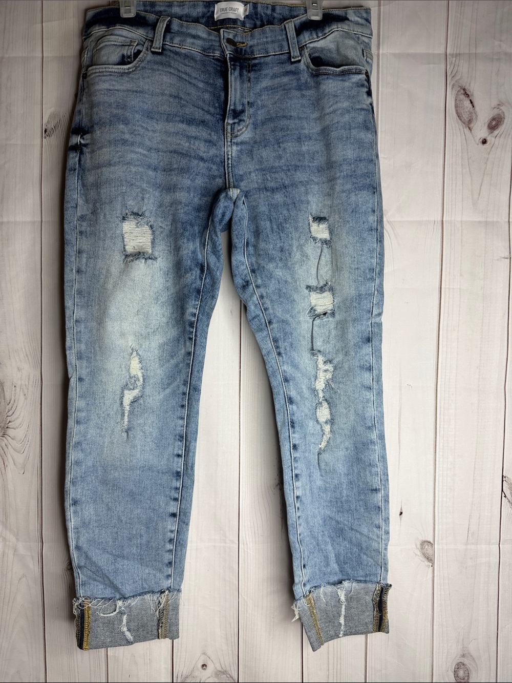 True Craft Light Blue Distressed Cropped Jeans 14w -1191